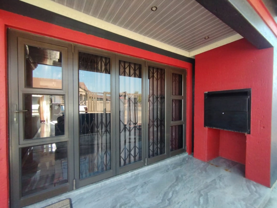 4 Bedroom Property for Sale in Tlhabane West North West